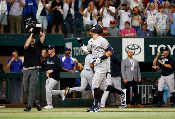 New York Yankees star Aaron Judge launches 62nd home run, sets AL  single-season record - ESPN