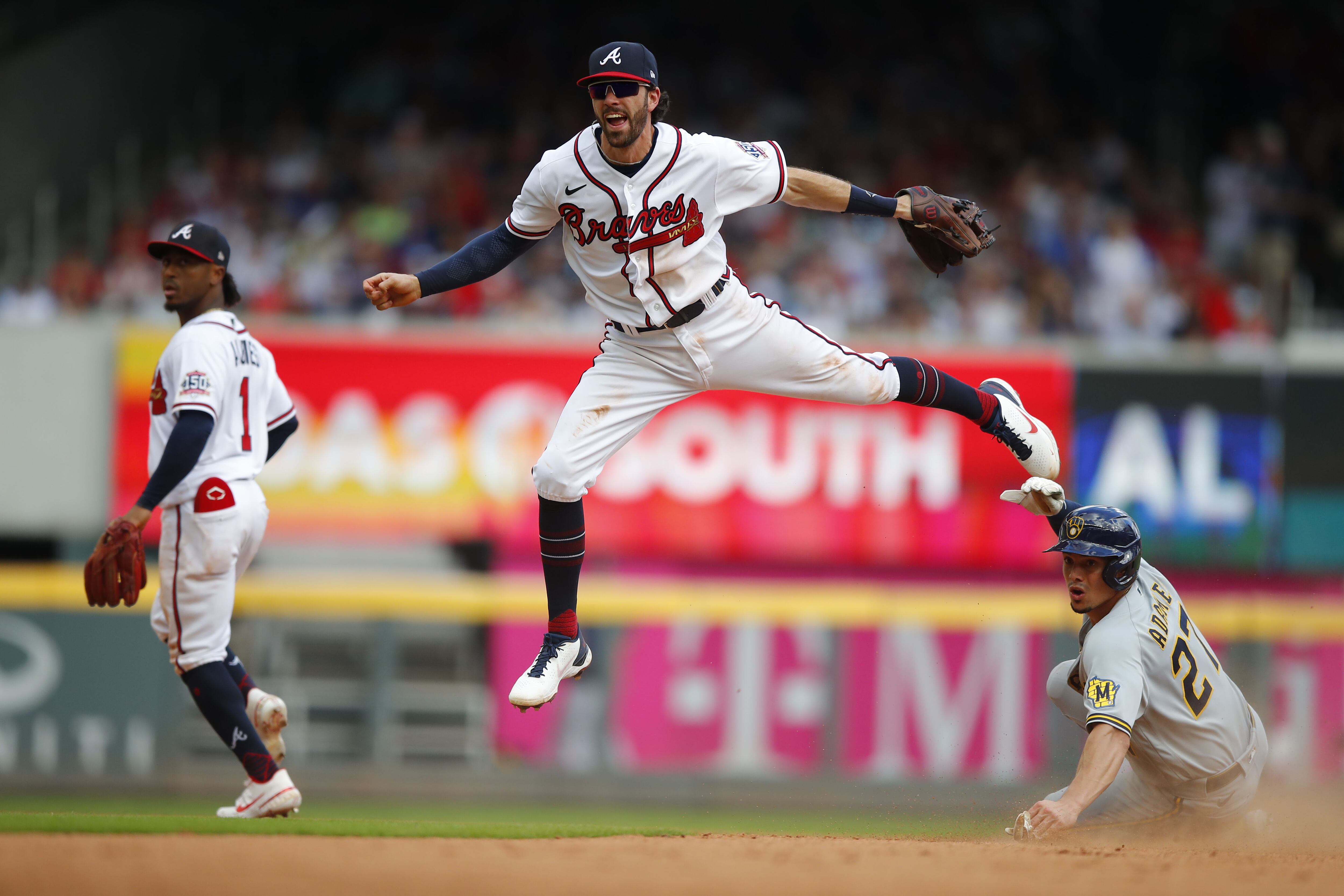 How Joc Pederson's pearls became signature look for the slugger, Braves  fans – WSB-TV Channel 2 - Atlanta