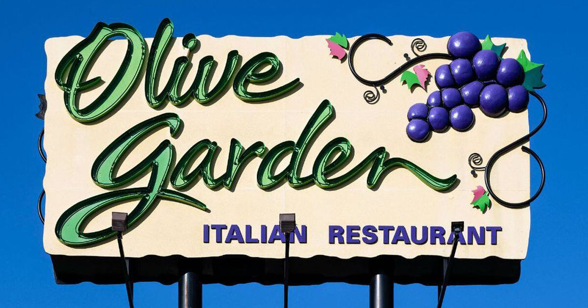 Olive Garden server wows patrons with his rendition of ...