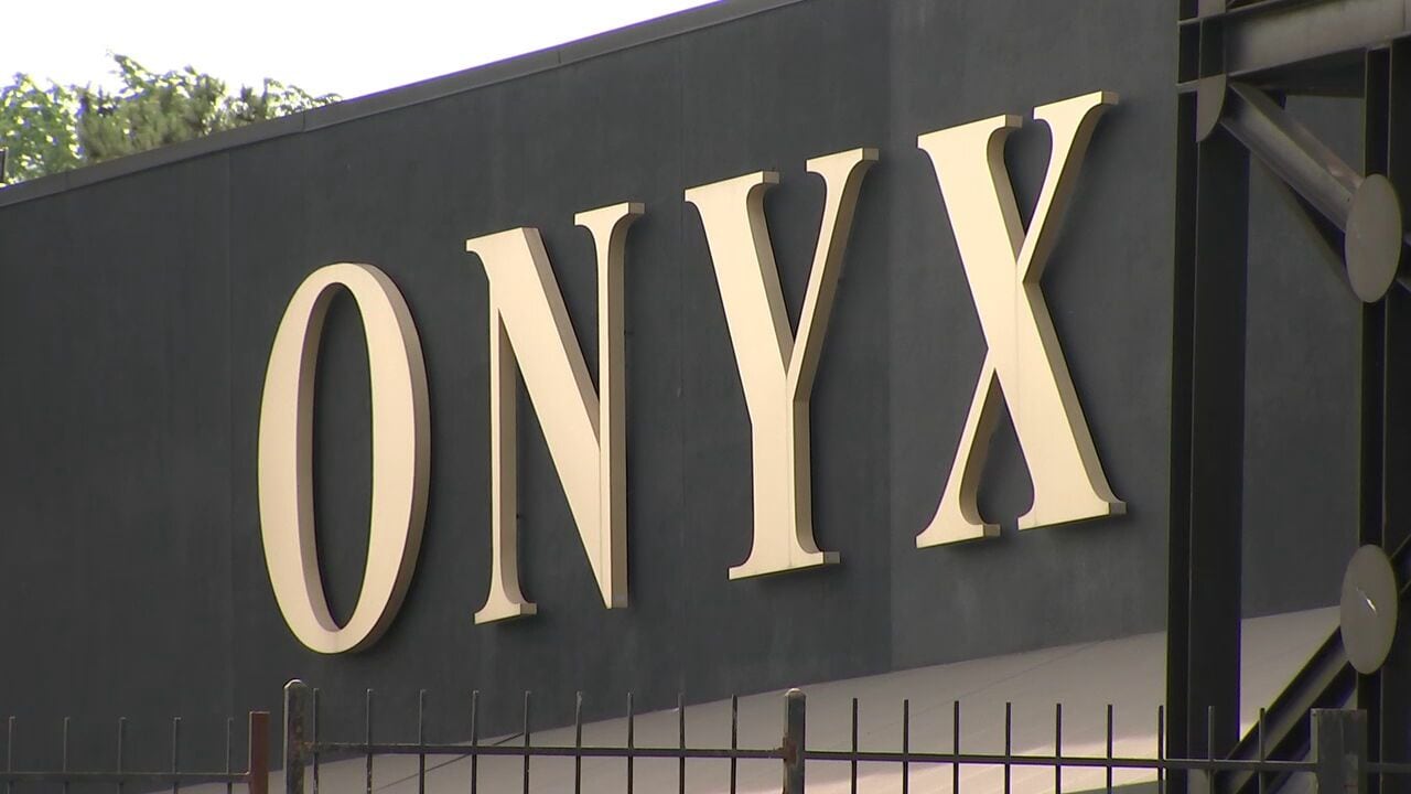 Brazen burglars steal $250k in cash by cutting hole into the roof of Onyx strip  club – WSB-TV Channel 2 - Atlanta