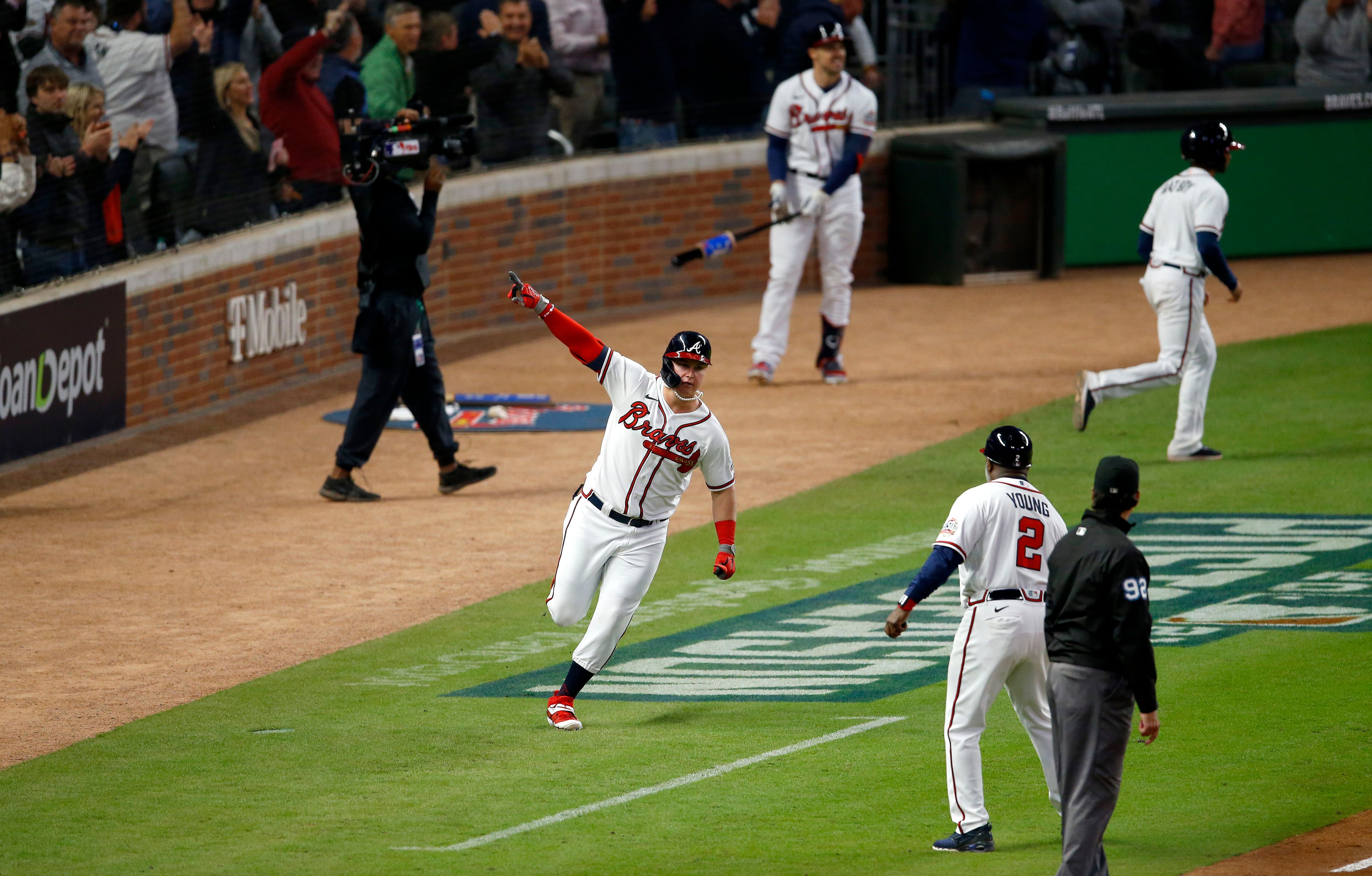 Eddie Rosario's big night, walk-off single leads to Braves win in Game 2 –  WSB-TV Channel 2 - Atlanta