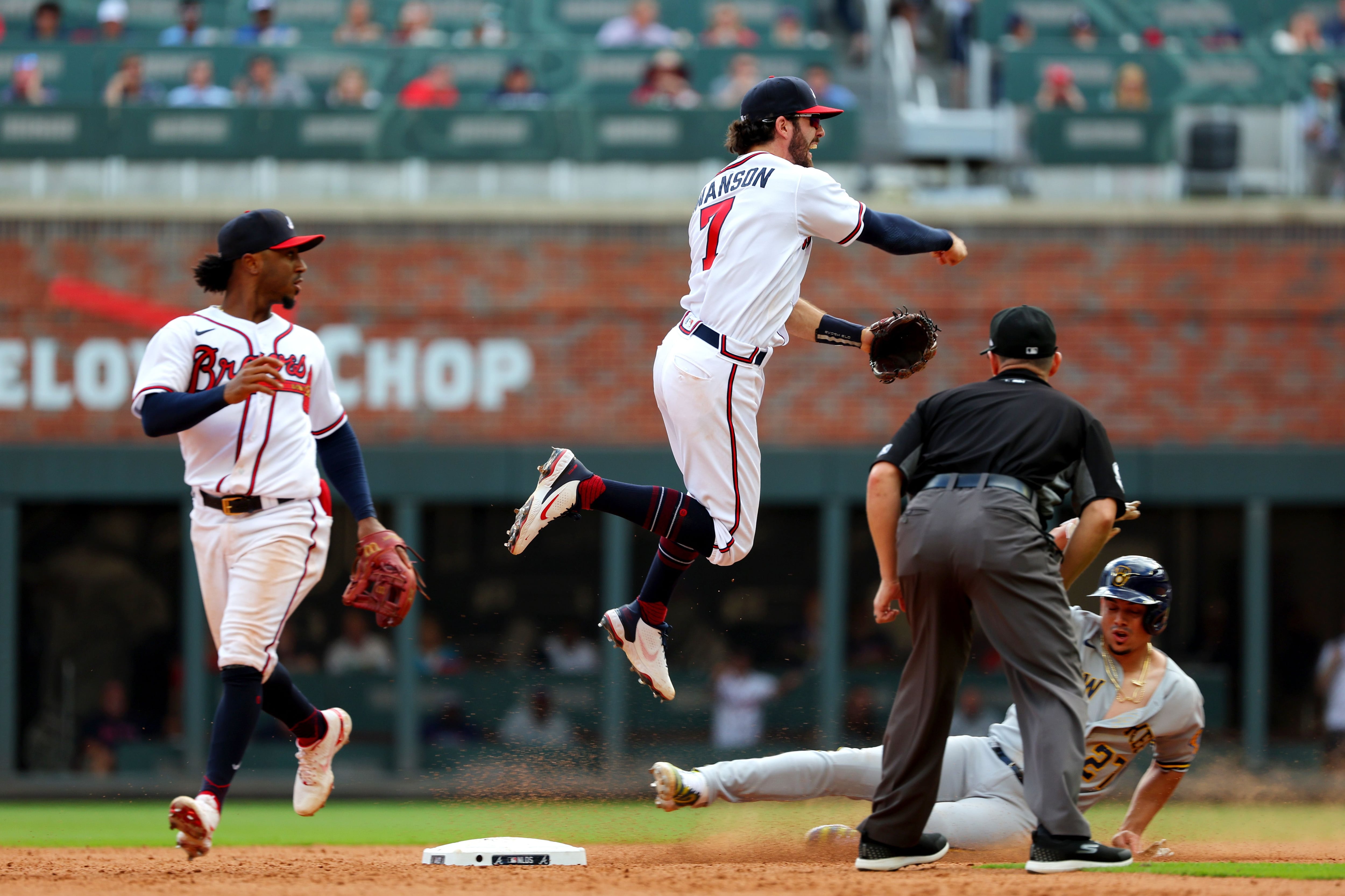 Pearl power: Pederson HR gives Braves 3-0 win, series lead over