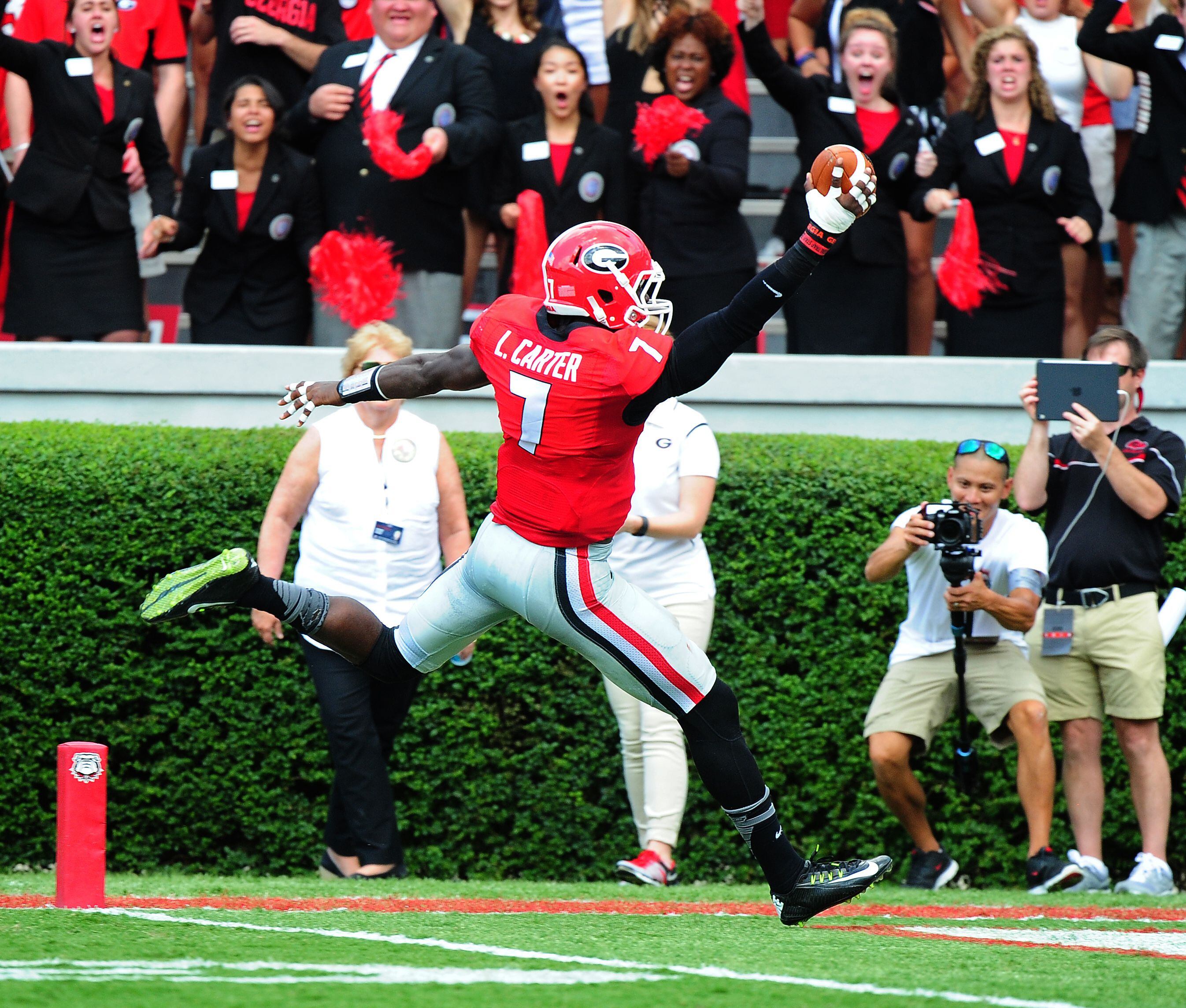 Falcons sign ex-Georgia star Lorenzo Carter to 1-year deal - The