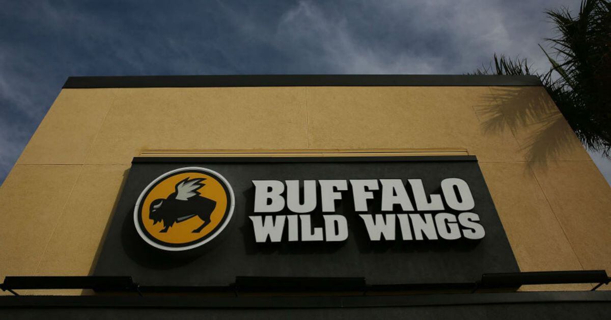 Rat Falls From Ceiling Onto Customer S Table At Buffalo Wild