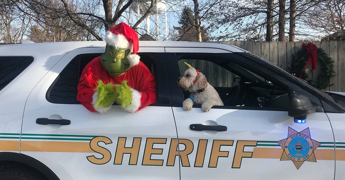 Deputies Arrest The Grinch Charged With Attempting To Steal Christmas 1042