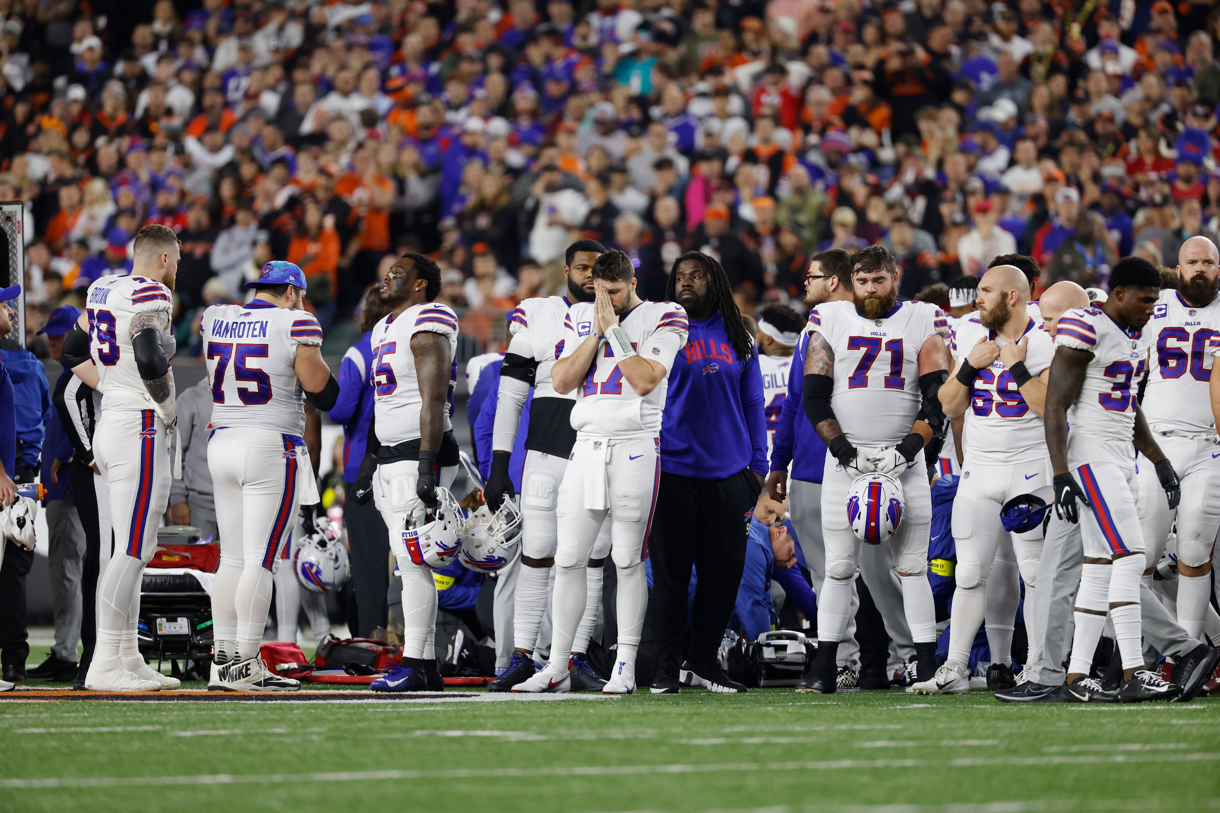 AP source: Damar Hamlin visits Bills teammates for 1st time since injury