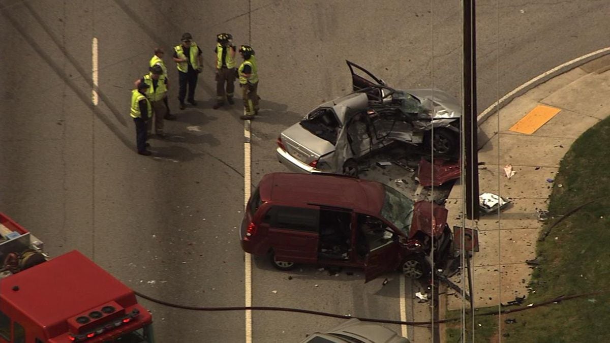 Deadly crash shuts down Covington Highway in DeKalb County